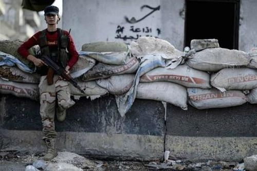 Phiến quân tấn công trả thù không kích của SAA vào căn cứ FSA tỉnh Hama và Idlib