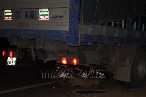 Tử vong tại chỗ do lao xe máy vào gầm xe tải đỗ ven đường