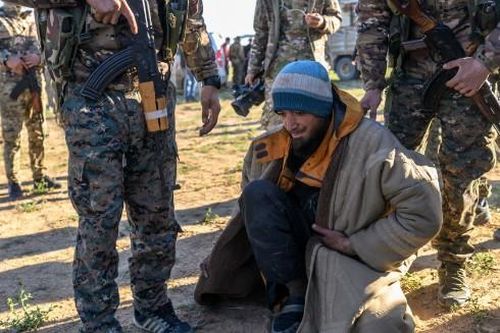 Hàng trăm tay súng IS đầu hàng dù mức độ tấn công của SDF giảm mạnh