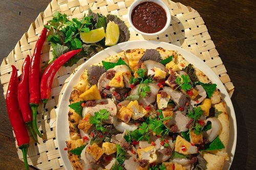 Pizza bún đậu mắm tôm - sự kết hợp kỳ quái của ẩm thực đông tây