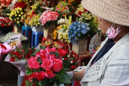 Hoa hồng Đà Lạt tăng giá gần chục lần trước ngày 8/3