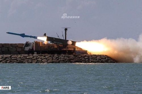 Iran khoe tên lửa chống hạm 'phong tỏa' vịnh Ba Tư
