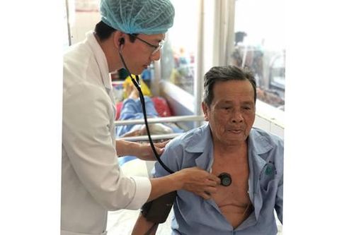 Cấp cứu thành công bệnh nhân 92 tuổi bị nhồi máu cơ tim nguy kịch