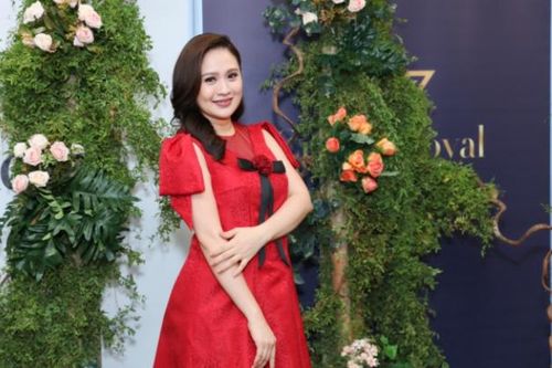 Ai nói mẹ bỉm sữa là kém xinh, Thanh Thúy mới sinh con 1 tháng đã lung linh thế này