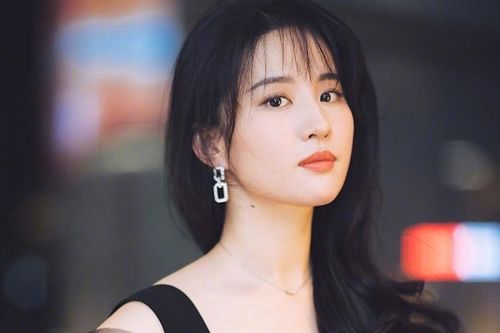 Lưu Diệc Phi gây sốt mạng khi xuất hiện 'trẻ như 20 tuổi dù đã 32'