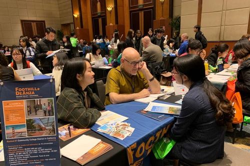 Nhiều cơ hội cho học sinh Việt Nam du học Hoa Kì
