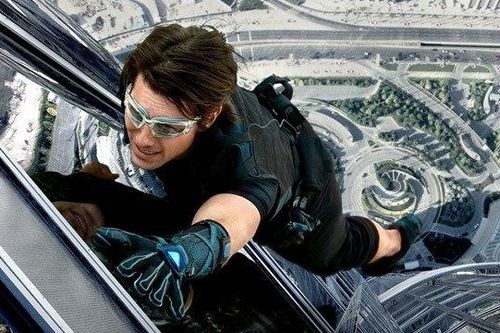 Những pha hành động 'bất khả thi' do Tom Cruise tự mình biểu diễn