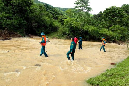 Phát hiện người đàn ông tử vong trong tư thế treo cổ