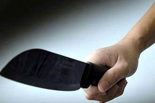 Nam sinh ở Hà Nội chém mẹ đẻ nhập viện