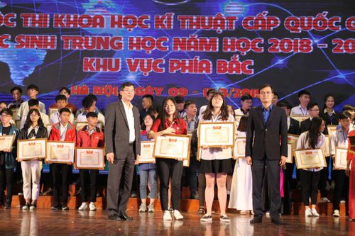 Trao 136 giải thi Khoa học kỹ thuật dành cho học sinh trung học