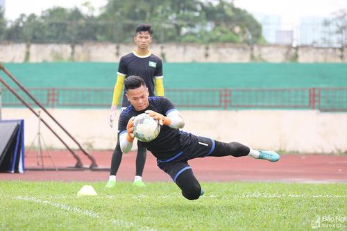 SLNA 'chữa cháy' thủ môn bằng 2 gương mặt trẻ