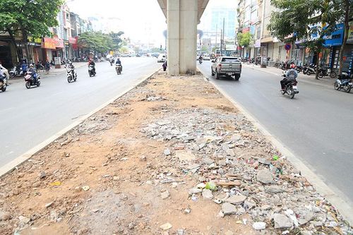Ngăn chặn việc xả rác dưới chân đường sắt đô thị Cát Linh – Hà Đông