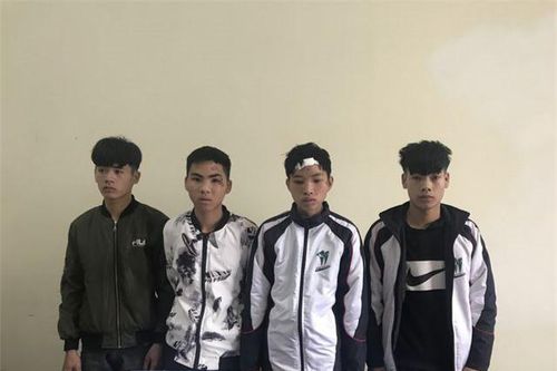 Bốn nam sinh bỏ trốn sau khi tông xe khiến cụ ông tử vong