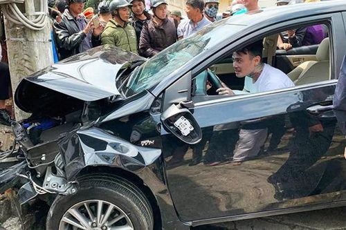 9X nghi 'ngáo đá' lái ô tô gây tai nạn liên hoàn, 3 người bị thương