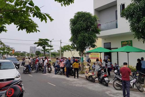 Hàng trăm khách hàng kéo đến dự án của Bách Đạt An đòi sổ đỏ