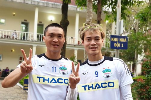 Từ bỏ mái tóc lãng tử, Tuấn Anh khiến fan sửng sốt với diện mạo mới