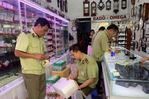 Hơn 3.000 đồng hồ Rolex, Hublot, Tag Heuer, Patek Philippe... nghi hàng giả bị thu giữ