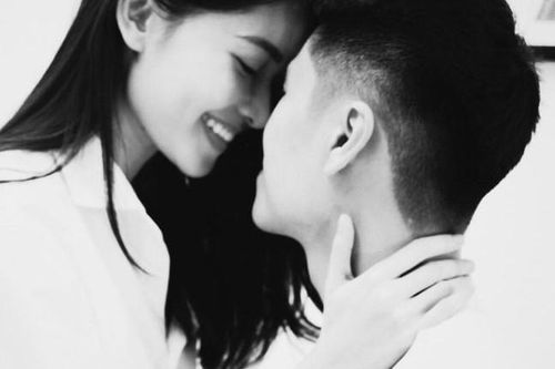 Á hậu Thùy Dung công khai bạn trai, dân mạng hỏi về Hoa hậu Mỹ Linh