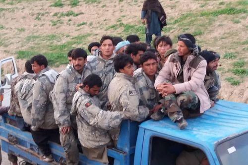 150 binh sĩ Afghanistan bị Taliban bắt giữ khi bỏ chạy qua biên giới