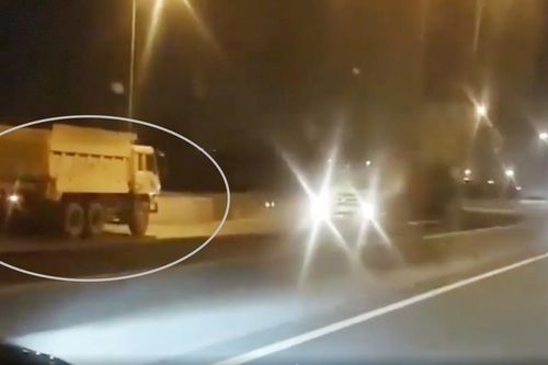 Băng băng ngược chiều trên cao tốc, tài xế 'từ quê mới vào, chưa rành đường'