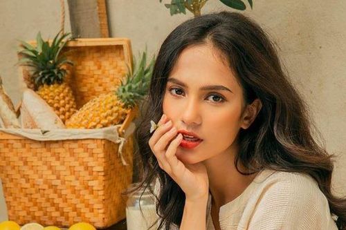 Nhan sắc xinh đẹp của 'bông hồng lai' Emma Lê