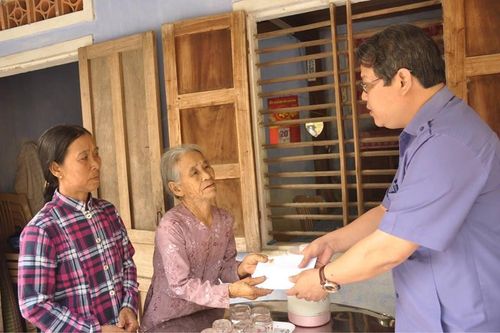 Thủ tướng biểu dương tấm gương xả thân cứu người trong lũ