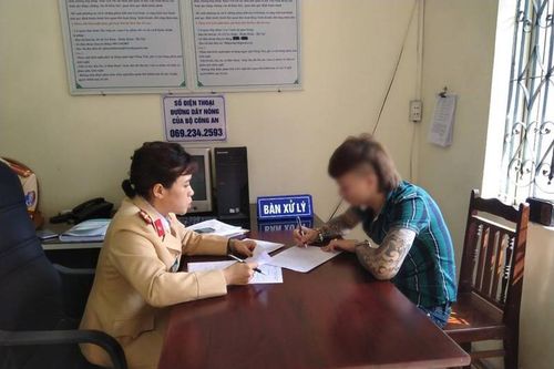 Khá 'Bảnh' nhận kết đắng khi dừng ô tô trên cao tốc Hà Nội - Hải Phòng