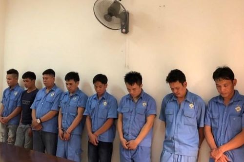 17 người bị bắt khi đánh bạc trong nhà vệ sinh công ty