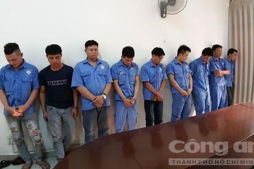 Phá sòng bạc trong nhà vệ sinh công ty