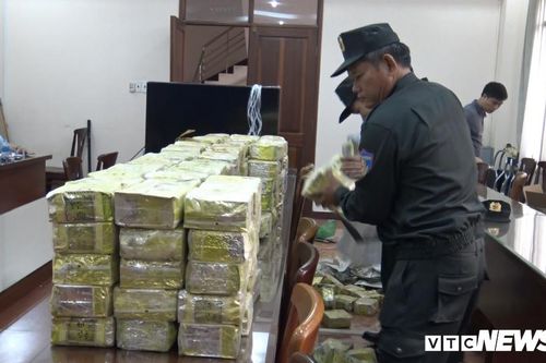Cảnh sát ập vào kho hàng bắt ông trùm người Trung Quốc cùng hàng trăm kg ma túy