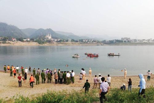 Thủ tướng yêu cầu làm rõ nguyên nhân khiến 8 cháu bé tại Hòa Bình bị đuối nước
