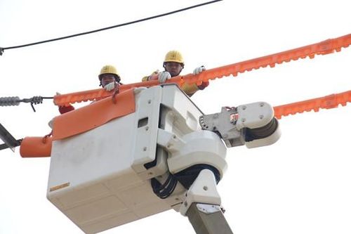 Đà Nẵng: Thêm đội 'tinh nhuệ' sửa điện không cần cắt nguồn