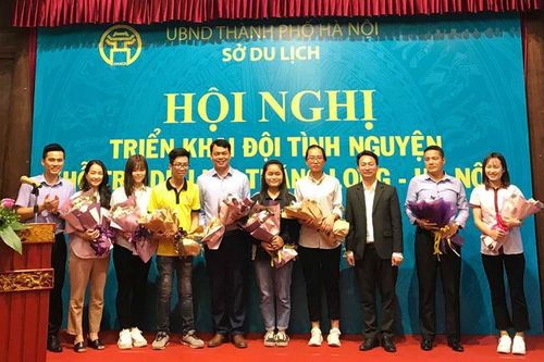 300 đoàn viên, sinh viên tham gia đội tình nguyện hỗ trợ du lịch Thăng Long - Hà Nội