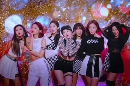 Momoland - những cô gái sexy nhưng một màu của Kpop