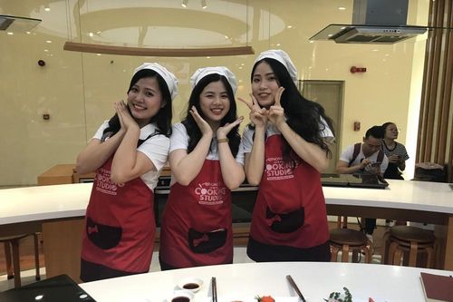 Sôi động hoạt động thiện nguyện và trải nghiệm văn hóa