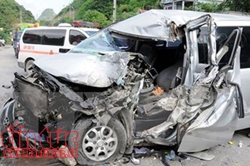 Xe tải tông ô tô 7 chỗ làm 1 trẻ tử vong, 5 người khác bị thương