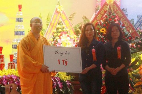 'Chùa Ba Vàng' ở Quảng Nam nhận tiền tỷ công đức rồi ngừng xây