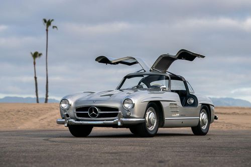 Trưởng nhóm Maroon 5 sắp bán đấu giá chiếc xe cổ Mercedes-Benz hàng hiếm