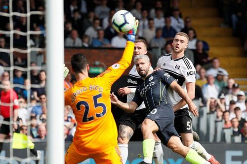 Fulham - Man City 0-2: Silva và Aguero tỏa sáng, Man Xanh chiếm lại ngôi đầu