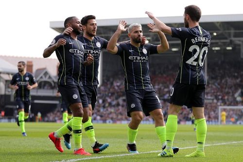 Aguero tỏa sáng, Man City leo lên ngôi đầu