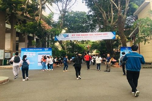 Sáng nay, hơn 37.000 thí sinh hào hứng bước vào kỳ thi đánh giá năng lực của ĐHQG TP. HCM