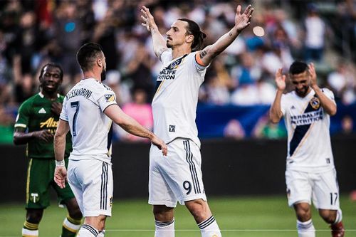 Ibrahimovic đá 11 m kiểu panenka giúp LA Galaxy thắng sát nút