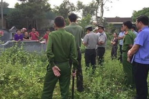 Kiểm sát cưỡng chế thi hành nghĩa vụ buộc thực hiện tháo dỡ mộ