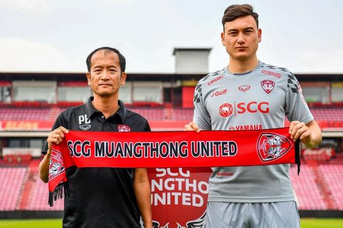 Đặng Văn Lâm xuất sắc không cứu được Muangthong, HLV phải từ chức