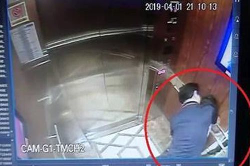 Phẫn nộ cảnh người đàn ông sàm sỡ bé gái trong thang máy ở TP HCM