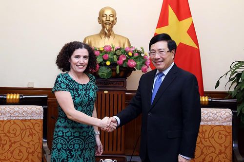 Phó Thủ tướng Phạm Bình Minh tiếp Đại sứ Uruguay