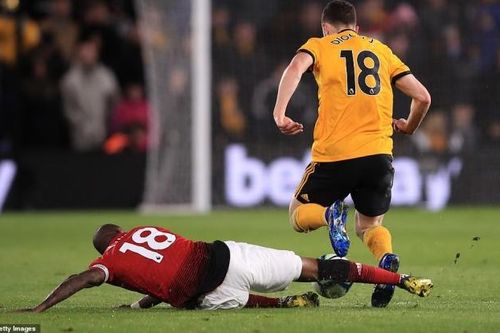 CĐV Man Utd không tiếc lời chê HLV Solskjaer sau trận thua Wolves