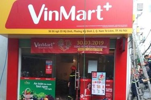 Cháy lớn tại cửa hàng VinMart