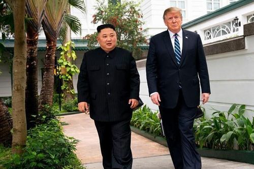 TT Trump tiết lộ đối thoại với ông Kim Jong Un khi đi dạo ở Hà Nội