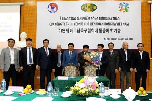 Công ty Hàn Quốc tài trợ đông trùng hạ thảo cho các cầu thủ Việt Nam